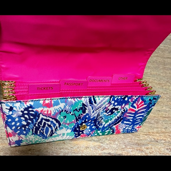 NWOT Lilly Pulitzer wallet organizer - Picture 8 of 16